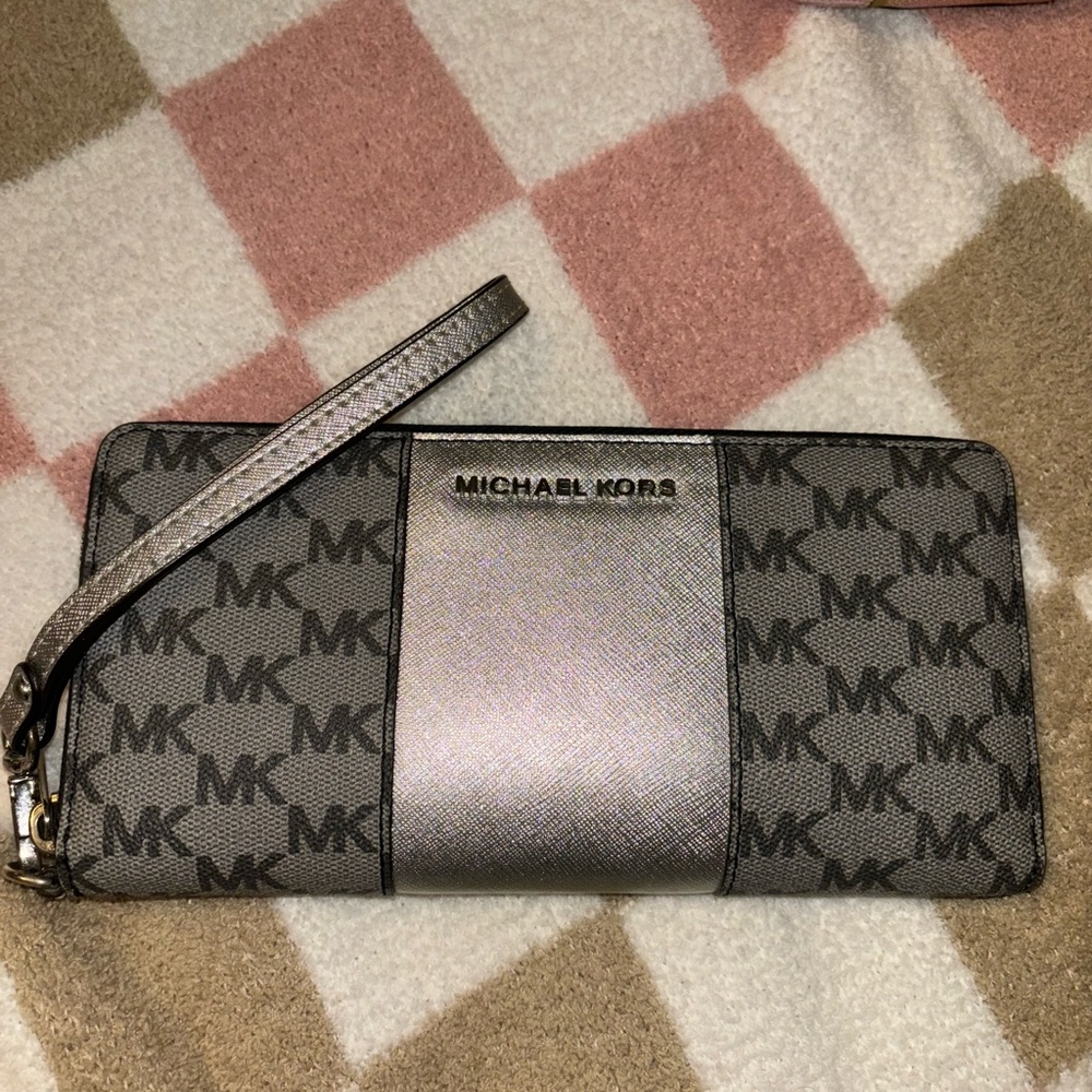 Michael Kors Wristlet Wallet